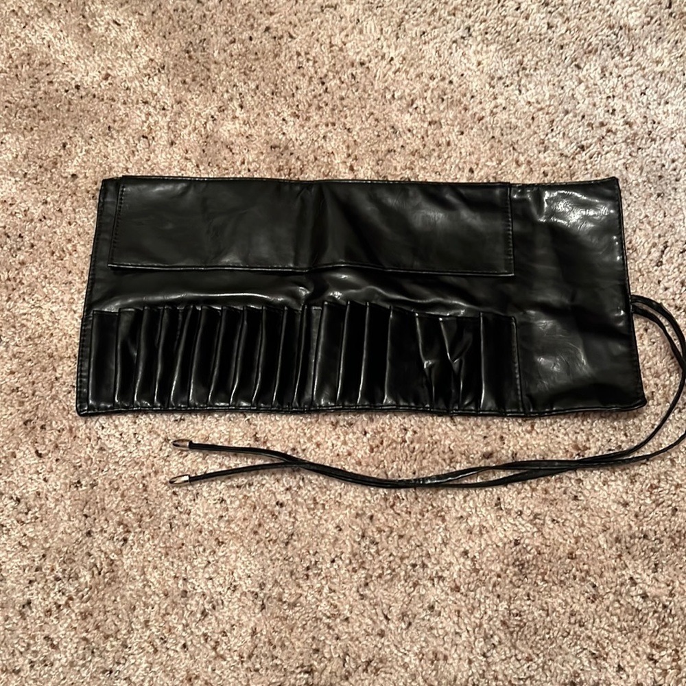 Makeup brush organizer